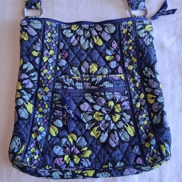 Vera Bradley Quilted Floral Pattern Cross Body Bag - Picture 2 of 11
